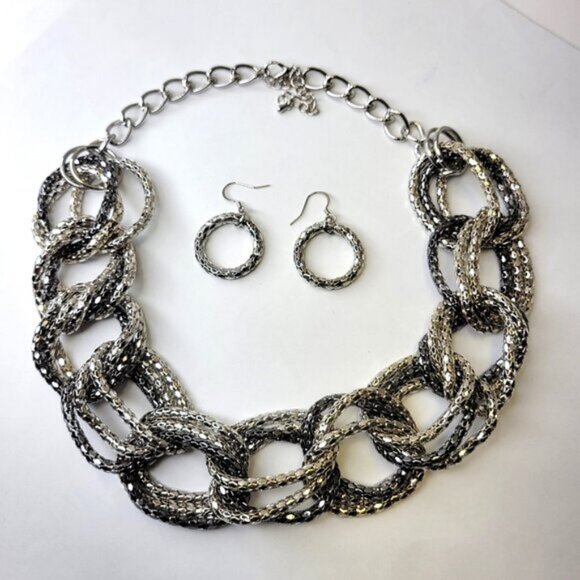 Chunky Silver Tone Choker Chain Link Necklace and Earrings Set - Picture 11 of 12